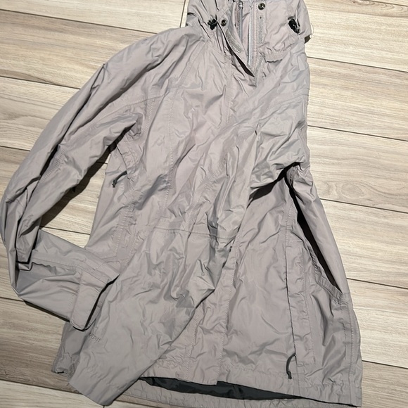 North face rain coat! - Picture 2 of 4